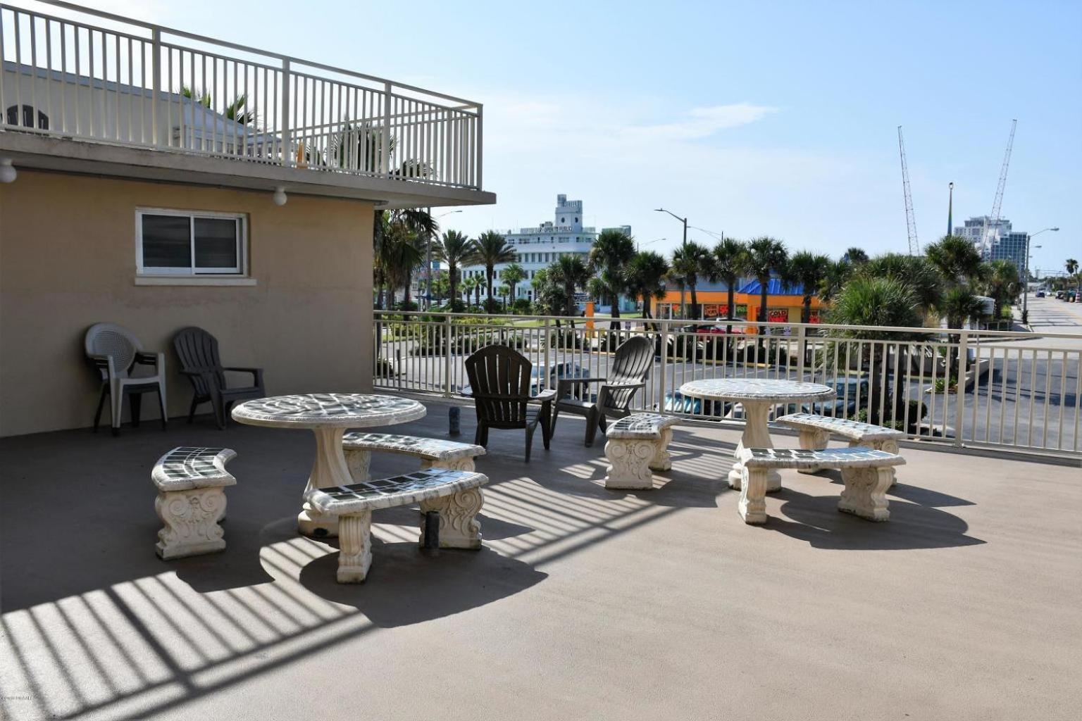 شقة Ocean Breeze - Direct Ocean Front-Pool Is Open دايتونا بيتش المظهر الخارجي الصورة