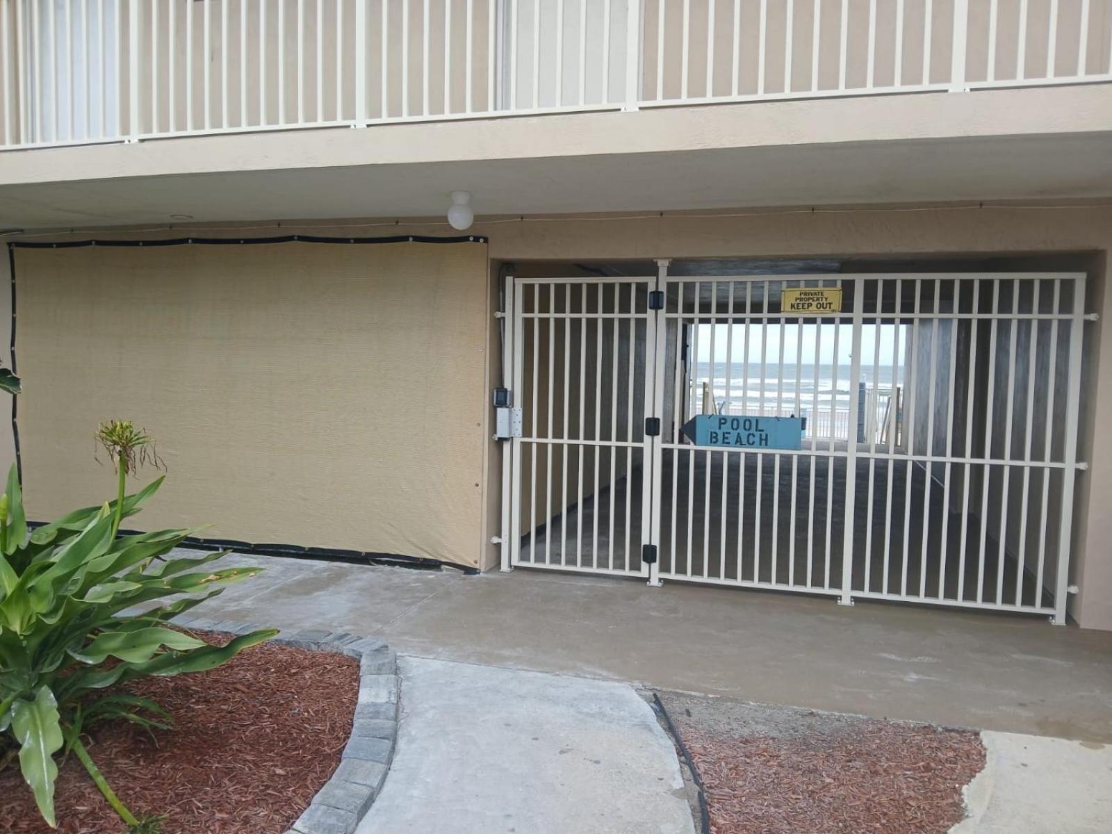 شقة Ocean Breeze - Direct Ocean Front-Pool Is Open دايتونا بيتش المظهر الخارجي الصورة